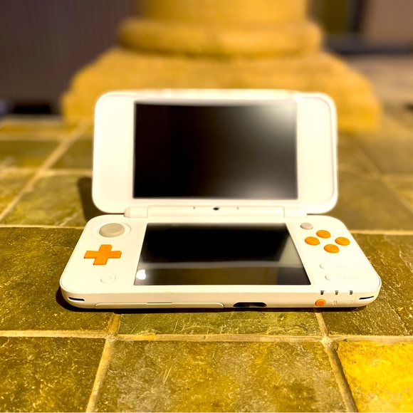 EUC Nintendo 2 DS XL Mario Kart 7 edition Bundle - Picture 3 of 7